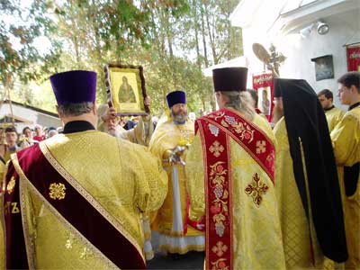 Крестный ход в день престольного праздника в г. Ютике, шт. Нью-Йорк. Фото: М.П. Волкова.